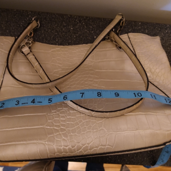 Gorgeous! FAUX Gator Skin Purse - Picture 4 of 5